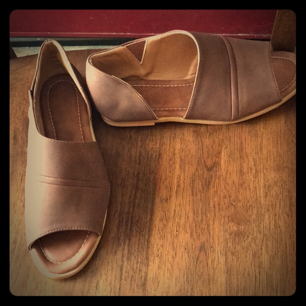 Brand New brown vegan leather sandals sz 6